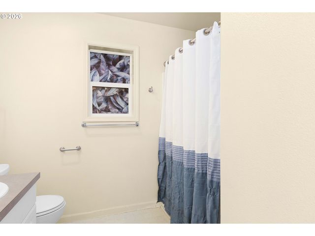 106 UMPQUA VIEW Dr, Roseburg, OR 97471