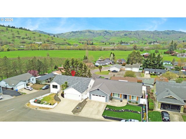 106 UMPQUA VIEW Dr, Roseburg, OR 97471