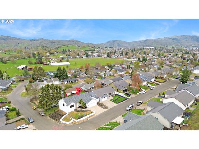 106 UMPQUA VIEW Dr, Roseburg, OR 97471