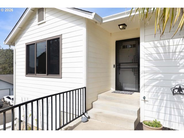 106 UMPQUA VIEW Dr, Roseburg, OR 97471