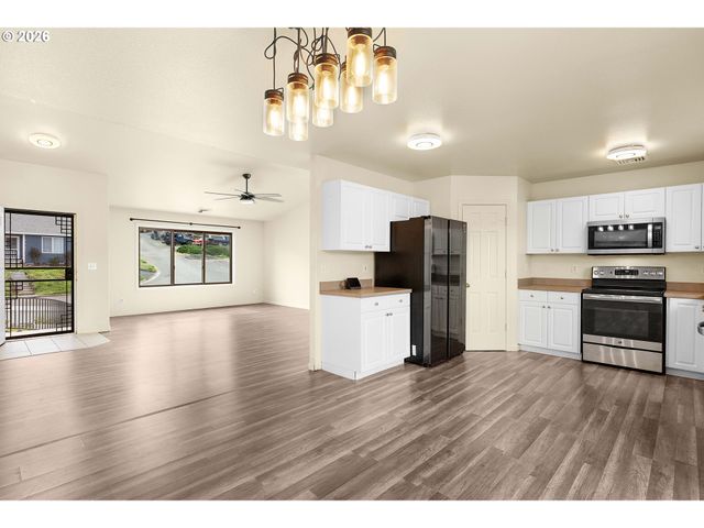 106 UMPQUA VIEW Dr, Roseburg, OR 97471