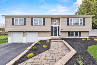 8 Carlisle Way, Washingtonville, NY 10992