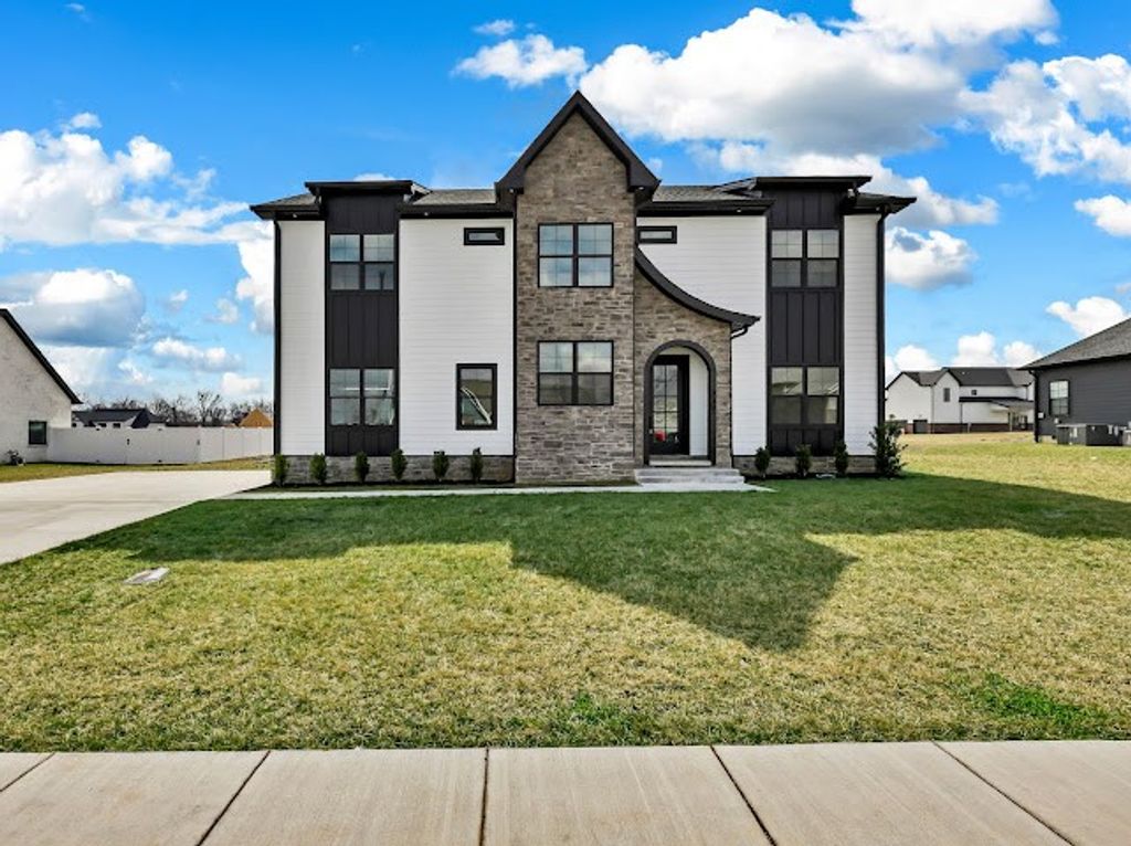 339 Ellington Dr, Clarksville, TN 37043