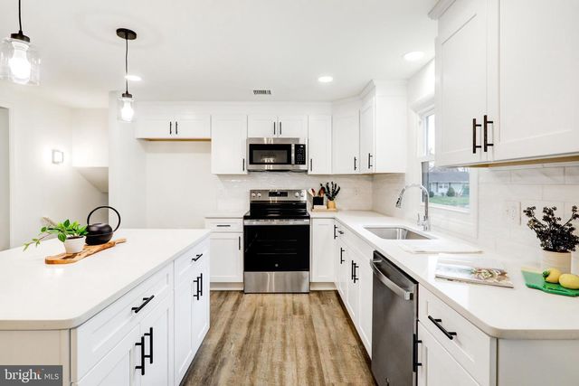 2640 HEMLOCK DR, Columbia, PA 17512