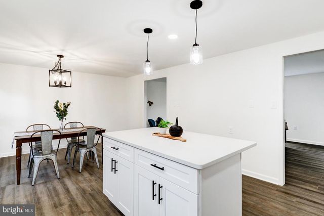 2640 HEMLOCK DR, Columbia, PA 17512