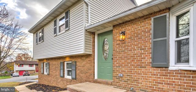 2640 HEMLOCK DR, Columbia, PA 17512