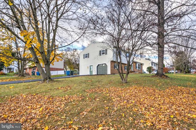 2640 HEMLOCK DR, Columbia, PA 17512