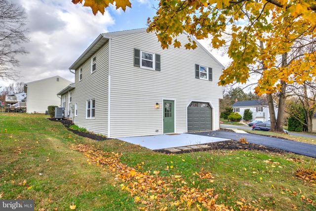 2640 HEMLOCK DR, Columbia, PA 17512