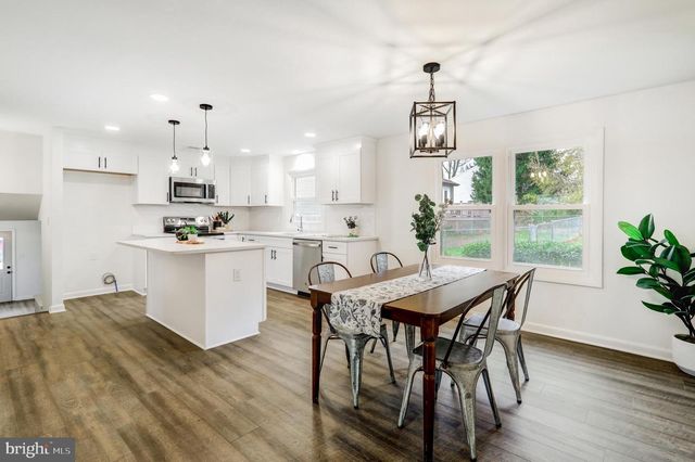 2640 HEMLOCK DR, Columbia, PA 17512