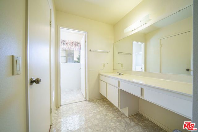 10228 Hanna Avenue, Chatsworth (los Angeles), CA 91311