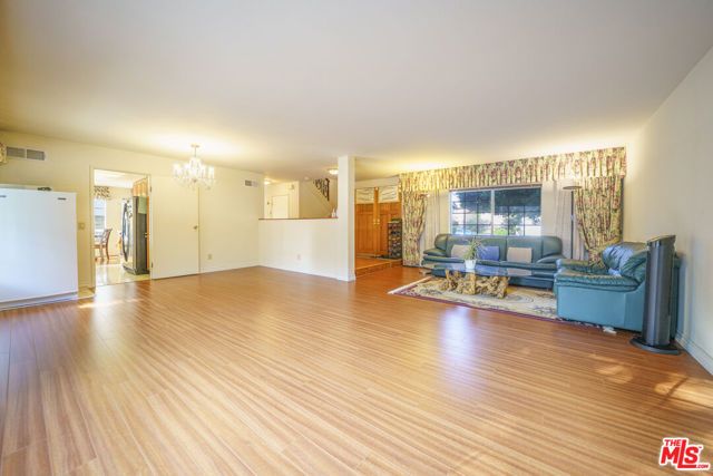 10228 Hanna Avenue, Chatsworth (los Angeles), CA 91311