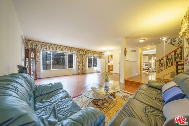 10228 Hanna Avenue, Chatsworth (los Angeles), CA 91311