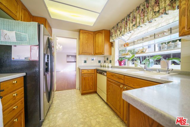 10228 Hanna Avenue, Chatsworth (los Angeles), CA 91311