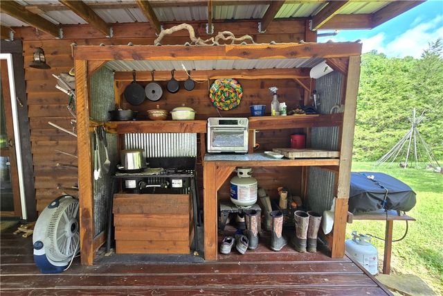 1825 County Road 323, Eureka Springs, AR 72632