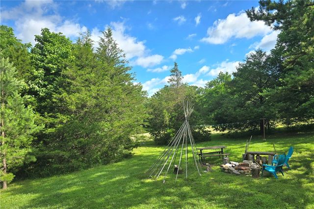 1825 County Road 323, Eureka Springs, AR 72632