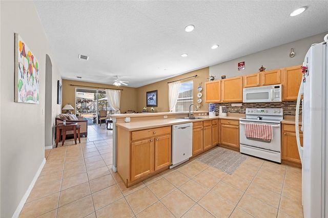 138 CHAUCER AVENUE, Davenport, FL 33896