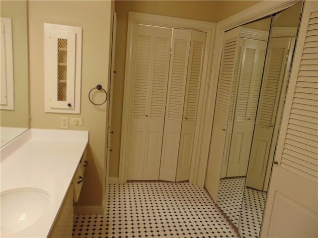 2516 Enfield RD 101, Austin, TX 78703