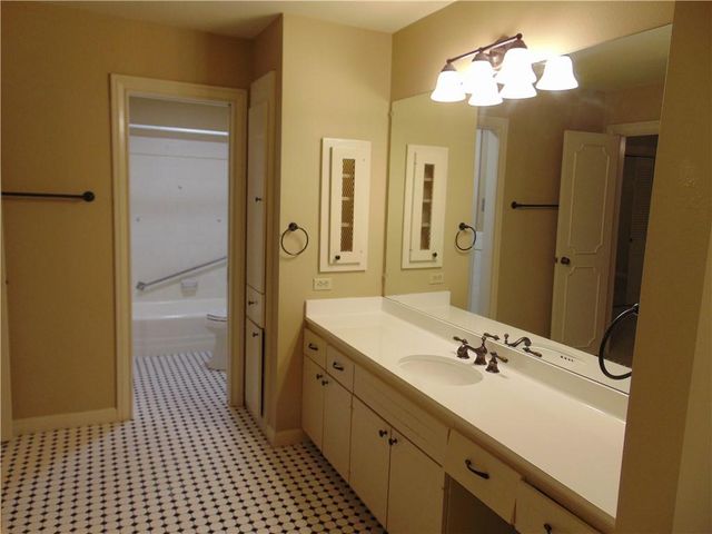 2516 Enfield RD 101, Austin, TX 78703