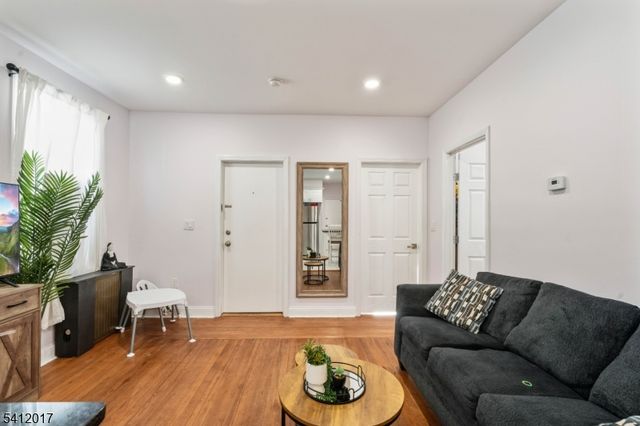 106 Speer Ave, Clifton City, NJ 07013