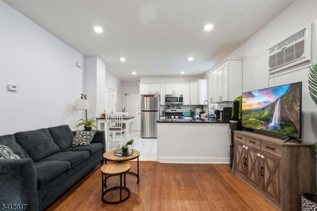 106 Speer Ave, Clifton City, NJ 07013