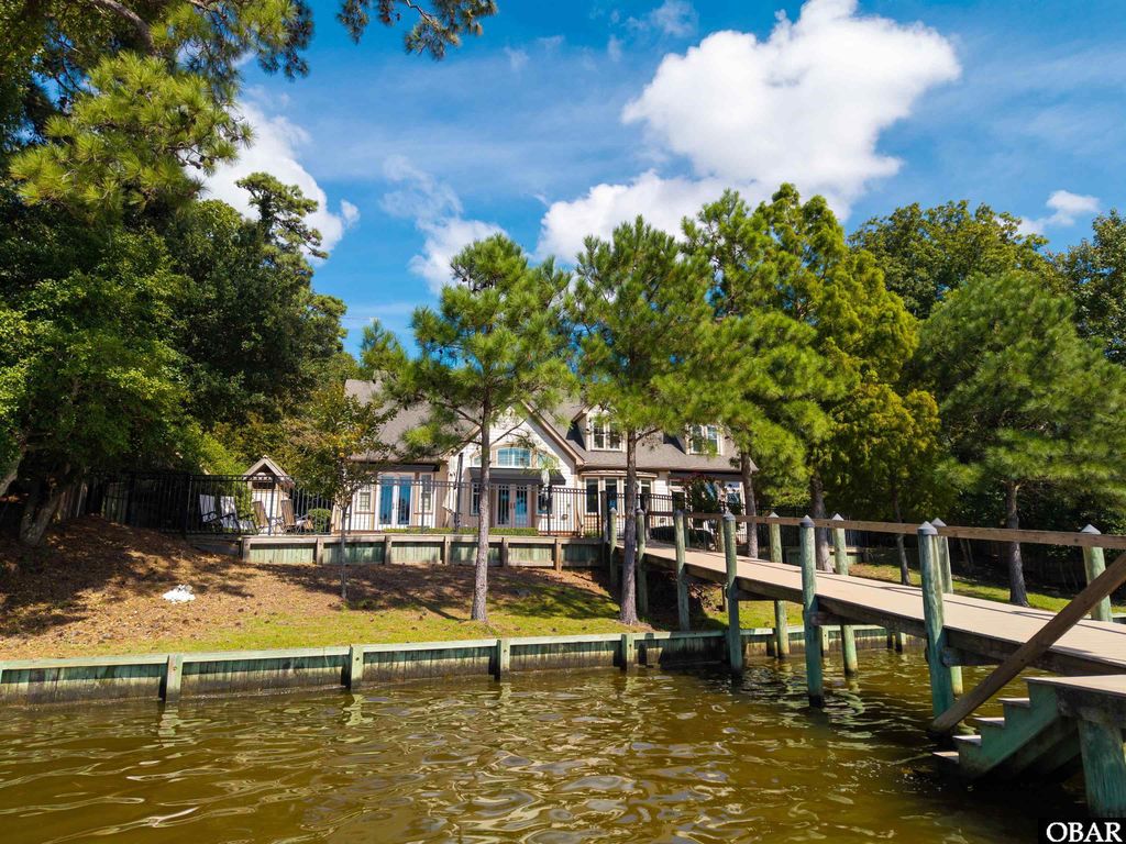 Image 4 of property listing at 149 Yaupon Trail, Southern Shores, NC 27949