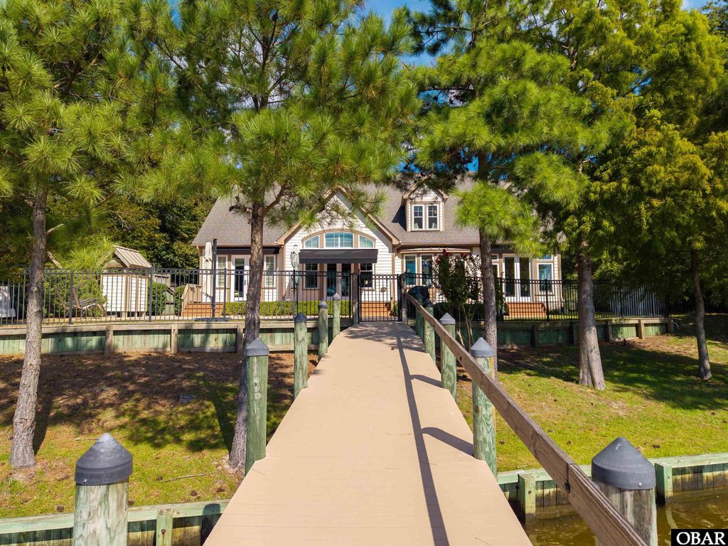 Image 5 of property listing at 149 Yaupon Trail, Southern Shores, NC 27949