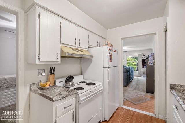 1750 Vernier Road, Grosse Pointe Woods, MI 48236