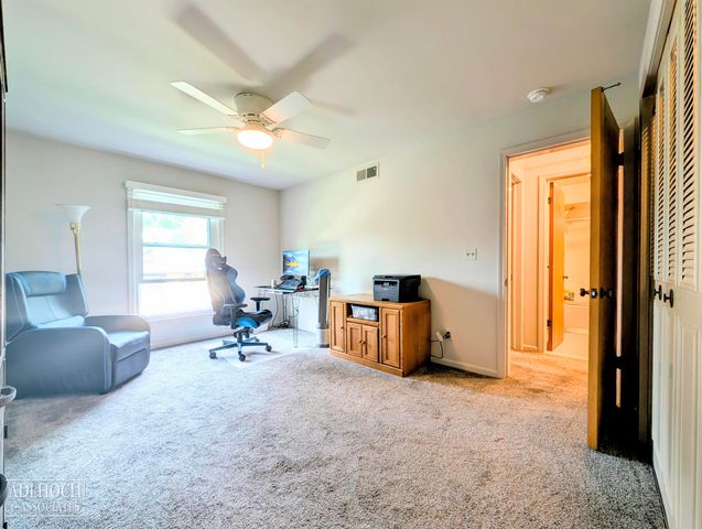 1750 Vernier Road, Grosse Pointe Woods, MI 48236