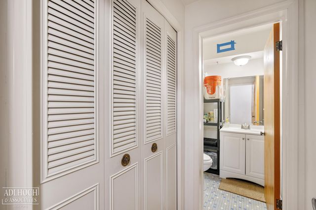 1750 Vernier Road, Grosse Pointe Woods, MI 48236