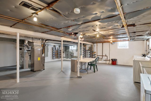 1750 Vernier Road, Grosse Pointe Woods, MI 48236