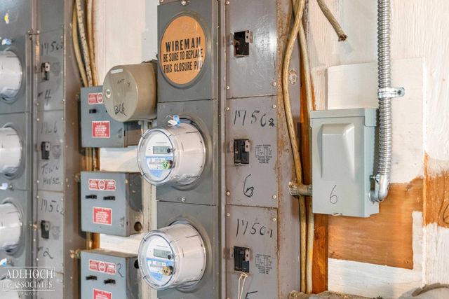 1750 Vernier Road, Grosse Pointe Woods, MI 48236