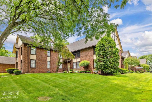 1750 Vernier Road, Grosse Pointe Woods, MI 48236
