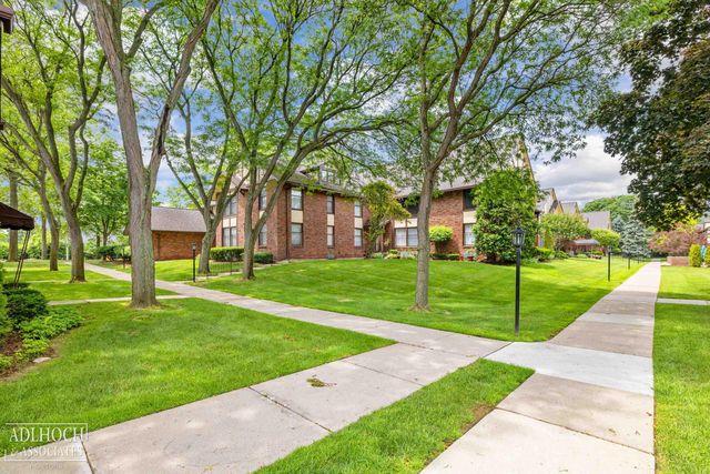 1750 Vernier Road, Grosse Pointe Woods, MI 48236