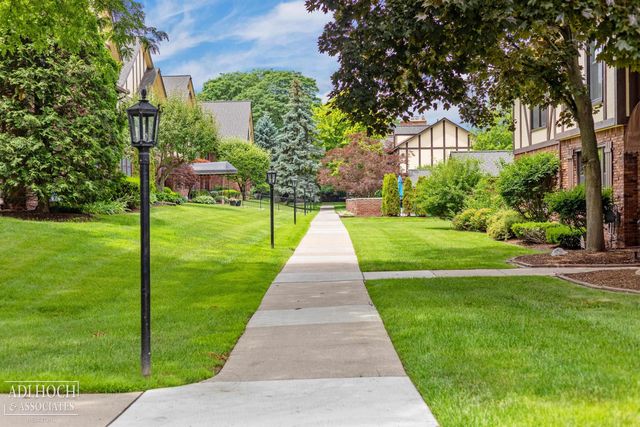 1750 Vernier Road, Grosse Pointe Woods, MI 48236