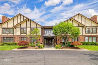 1750 Vernier Road, Grosse Pointe Woods, MI 48236