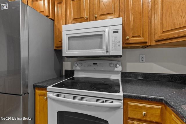 4516 Meadowlark Manor Ln, Louisville, KY 40245