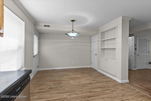 4516 Meadowlark Manor Ln, Louisville, KY 40245