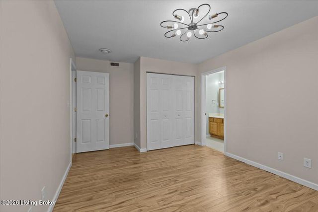 4516 Meadowlark Manor Ln, Louisville, KY 40245