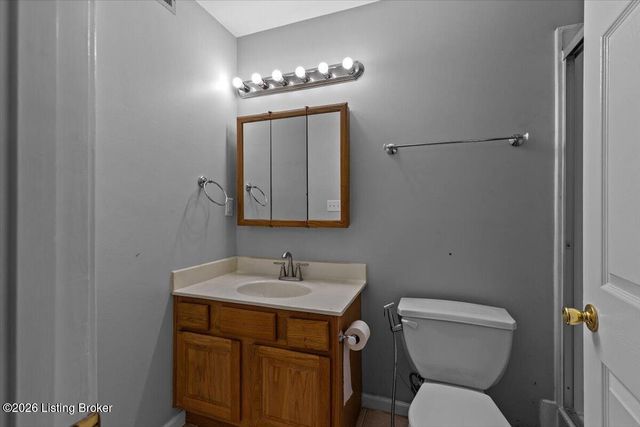 4516 Meadowlark Manor Ln, Louisville, KY 40245