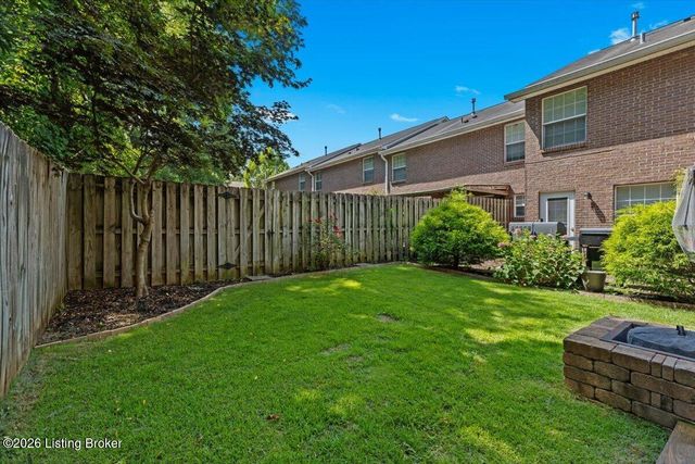 4516 Meadowlark Manor Ln, Louisville, KY 40245