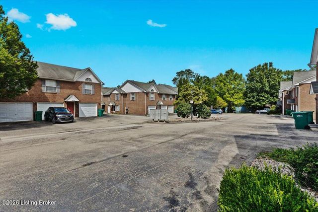 4516 Meadowlark Manor Ln, Louisville, KY 40245