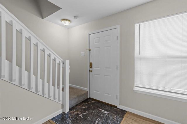4516 Meadowlark Manor Ln, Louisville, KY 40245