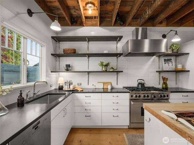 1909 4th Avenue N, Seattle, WA 98109
