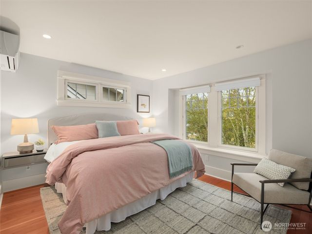1909 4th Avenue N, Seattle, WA 98109