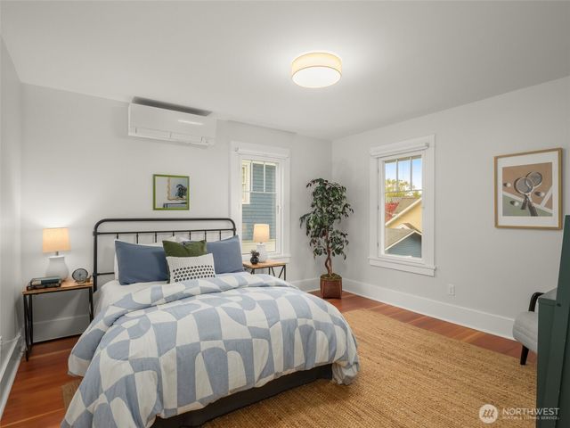 1909 4th Avenue N, Seattle, WA 98109