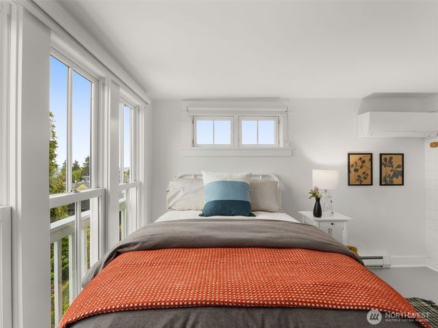 1909 4th Avenue N, Seattle, WA 98109