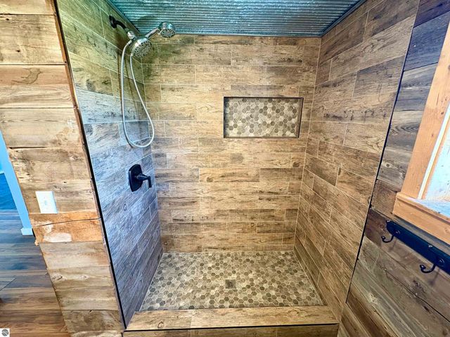 4275 N Vandecar Road, Weidman, MI 48893
