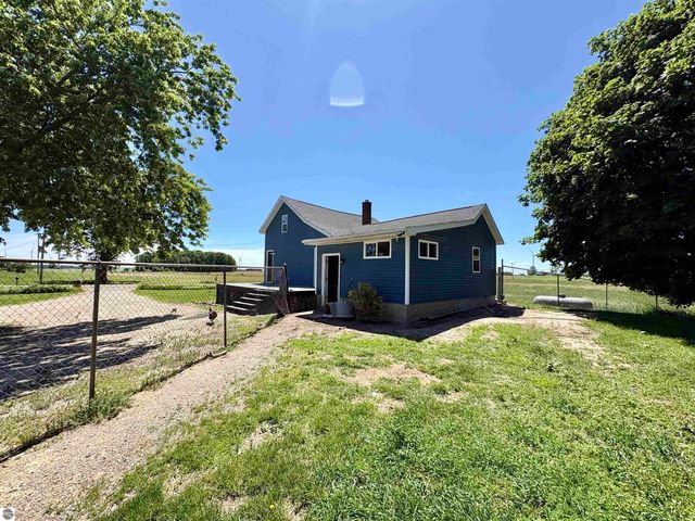 4275 N Vandecar Road, Weidman, MI 48893