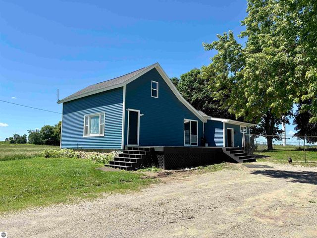 4275 N Vandecar Road, Weidman, MI 48893