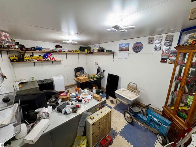 4275 N Vandecar Road, Weidman, MI 48893